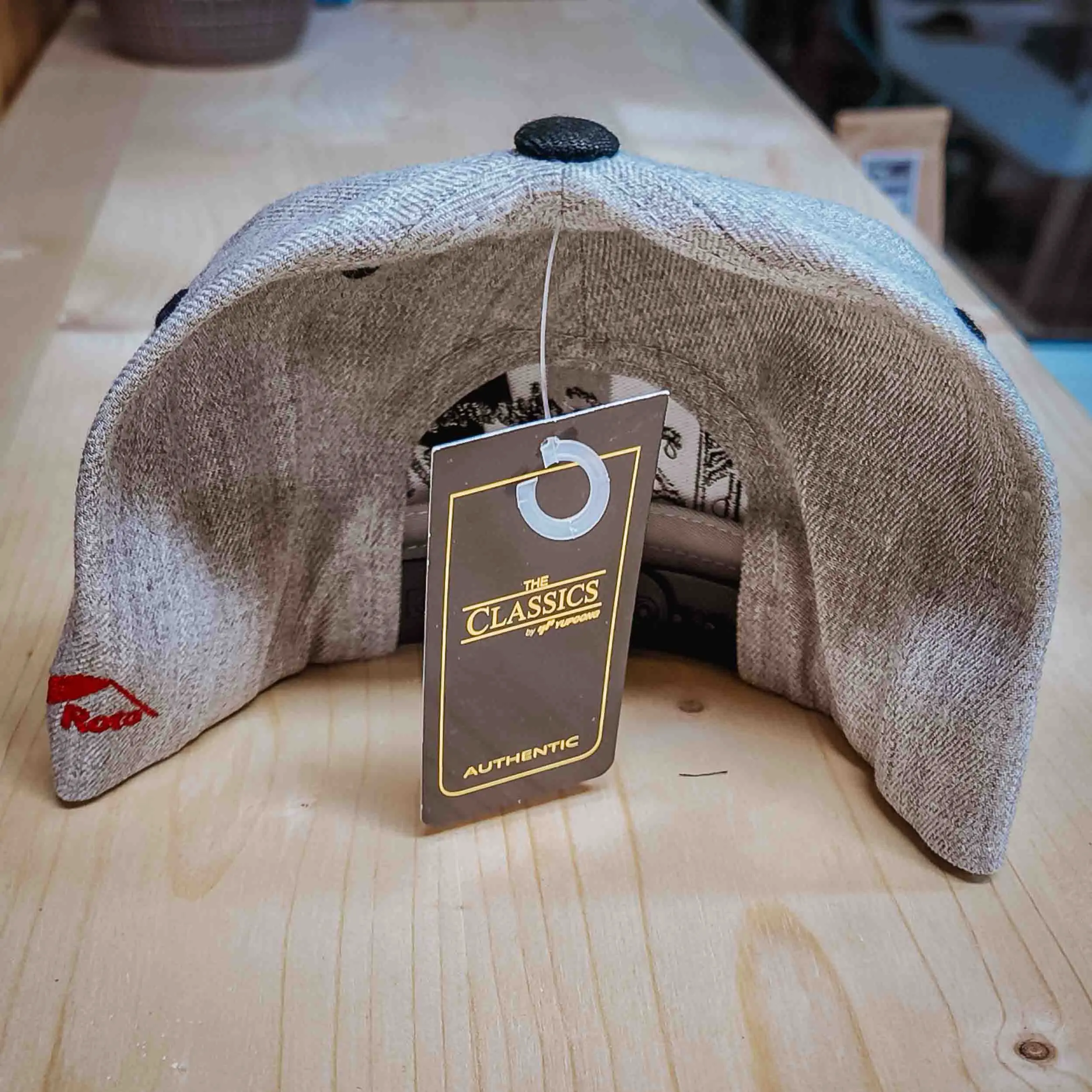 Schwarzwald Zimmerei Snapback Cap – Grau & Schwarz – Bild 3